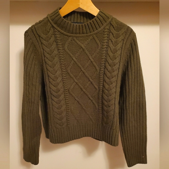 Tommy Hilfiger army green cable knit sweater. Slightly cropped. Size L. Acrylic. - Picture 1 of 10